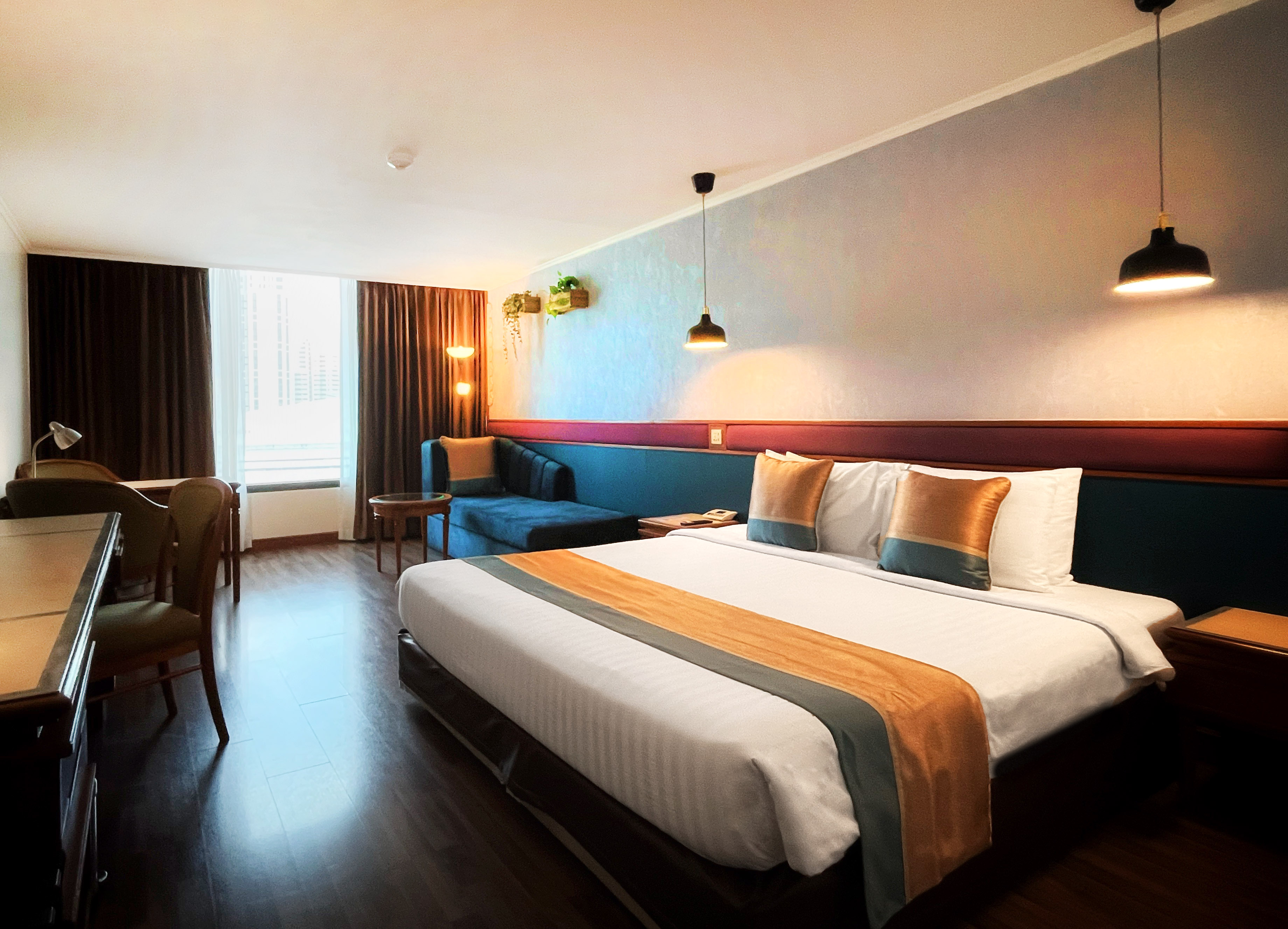 Deluxe King Bedroom