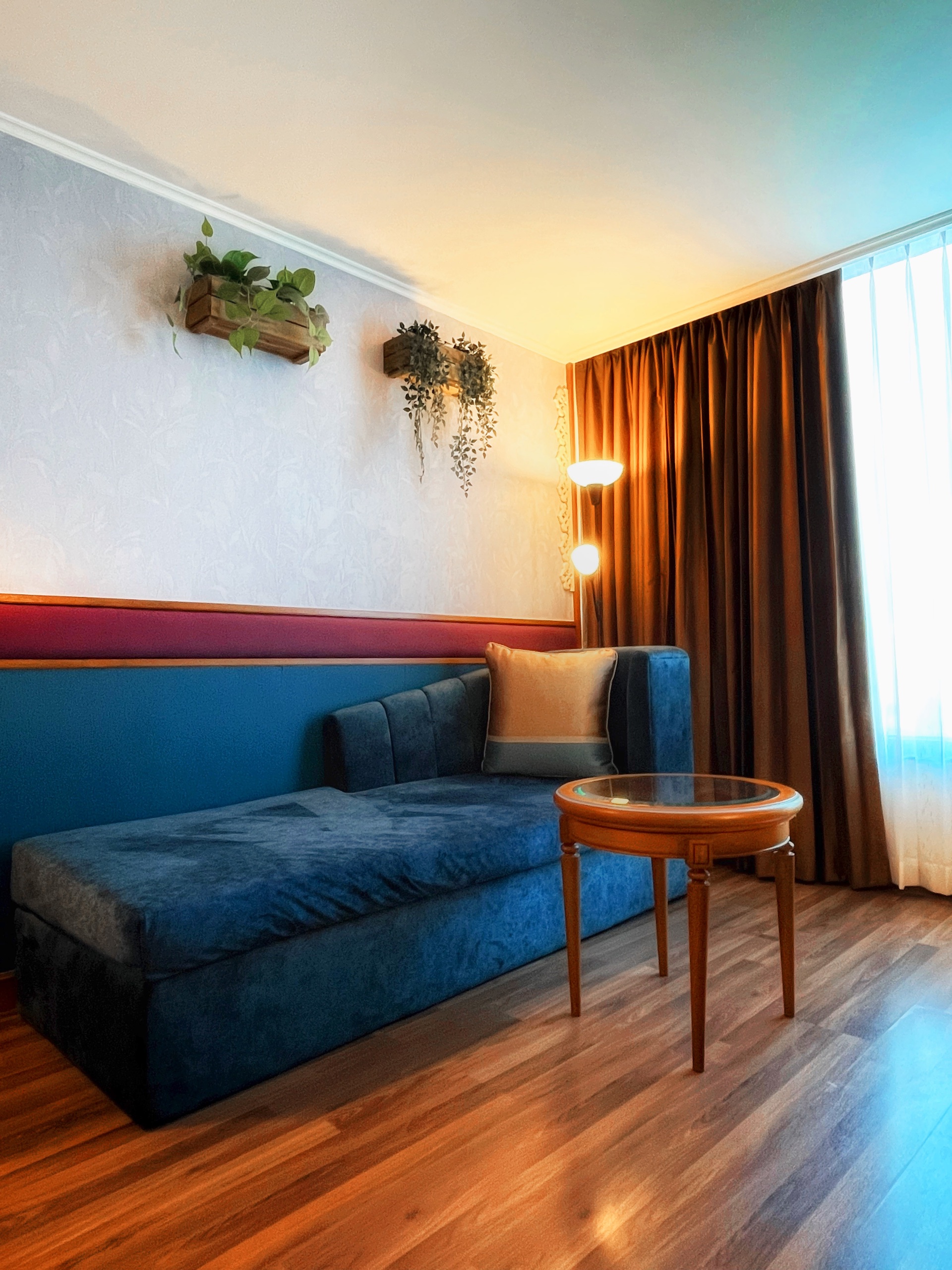 Deluxe Lounge Area