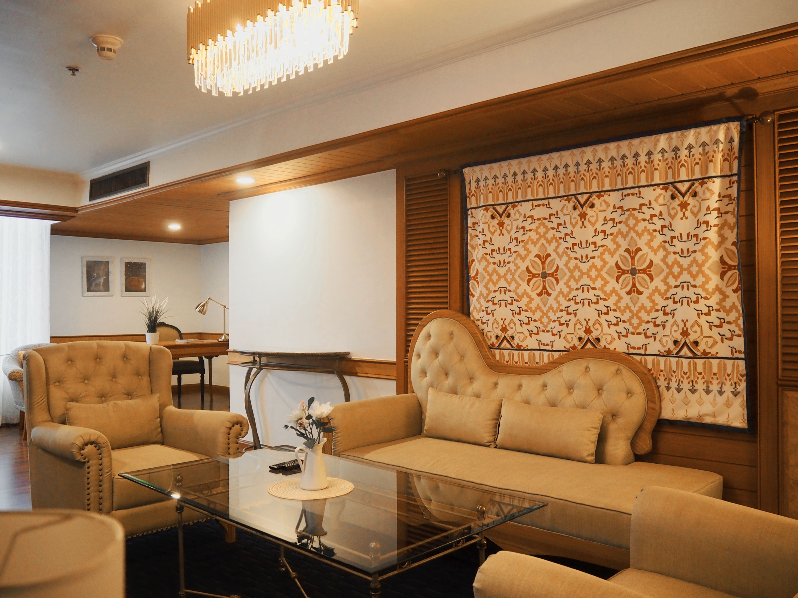 Executive Suite Living Room
